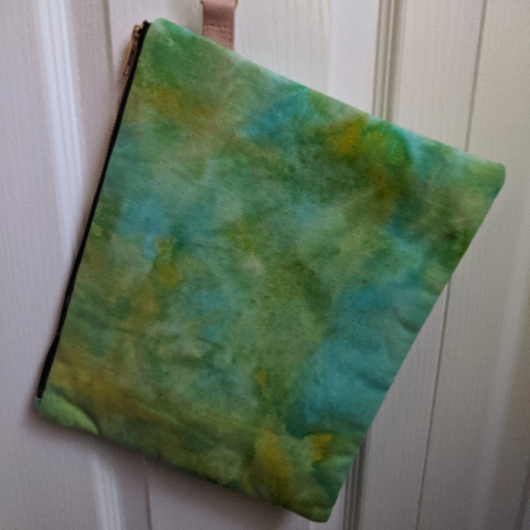 Free 🆓 W Bundle - Green marble tie dye wristlet clutch pouch, NEW - Picture 6 of 10